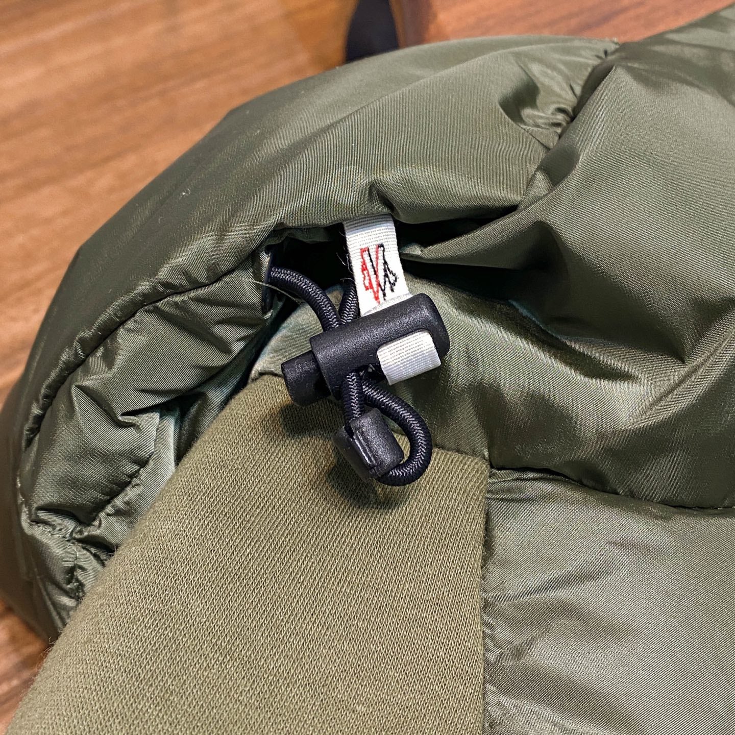 우븐 경량패딩 (Lightweight Woven Puffer Jacket)