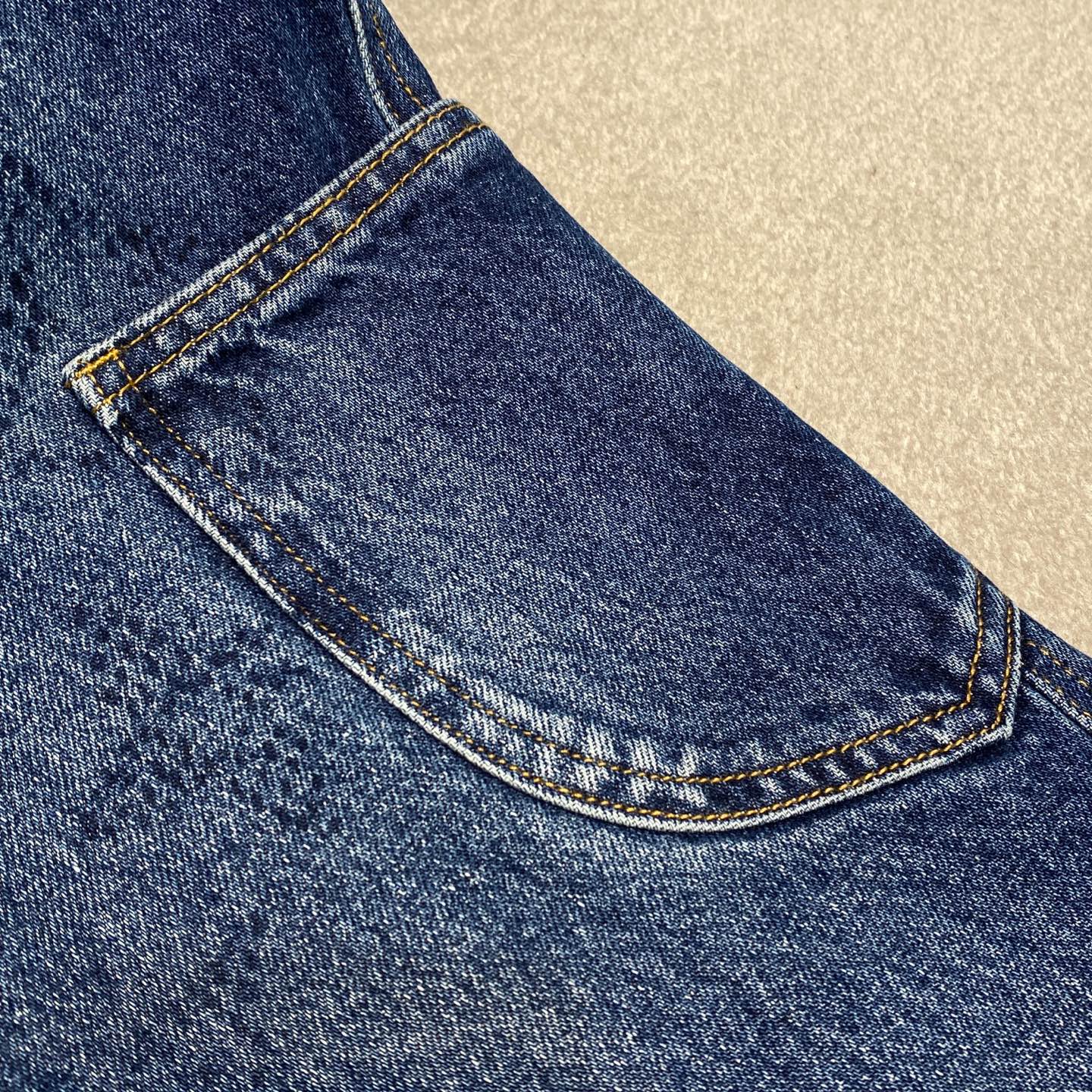 블루 워싱 청바지 (blue washed jeans)