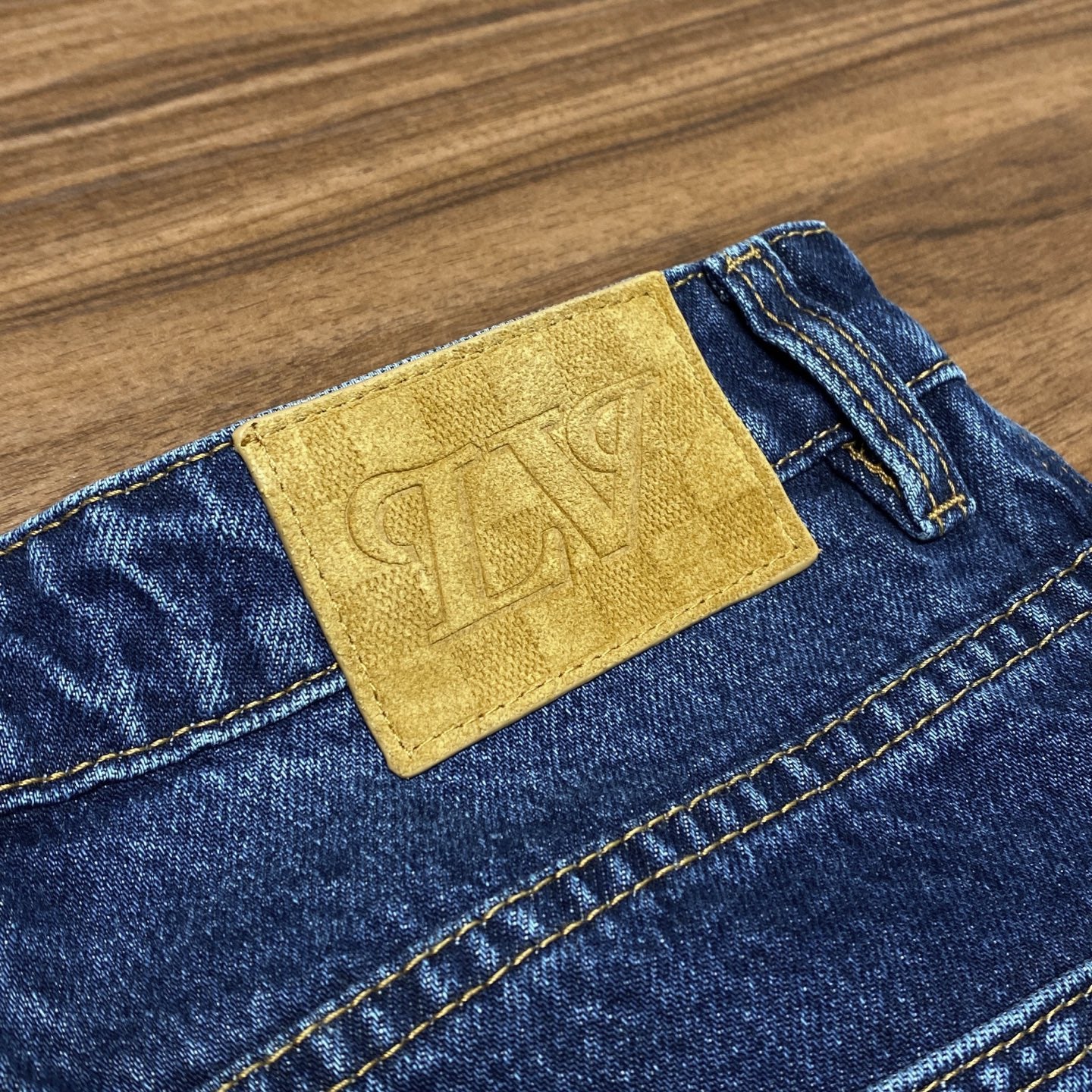 블루 워싱 청바지 (blue washed jeans)