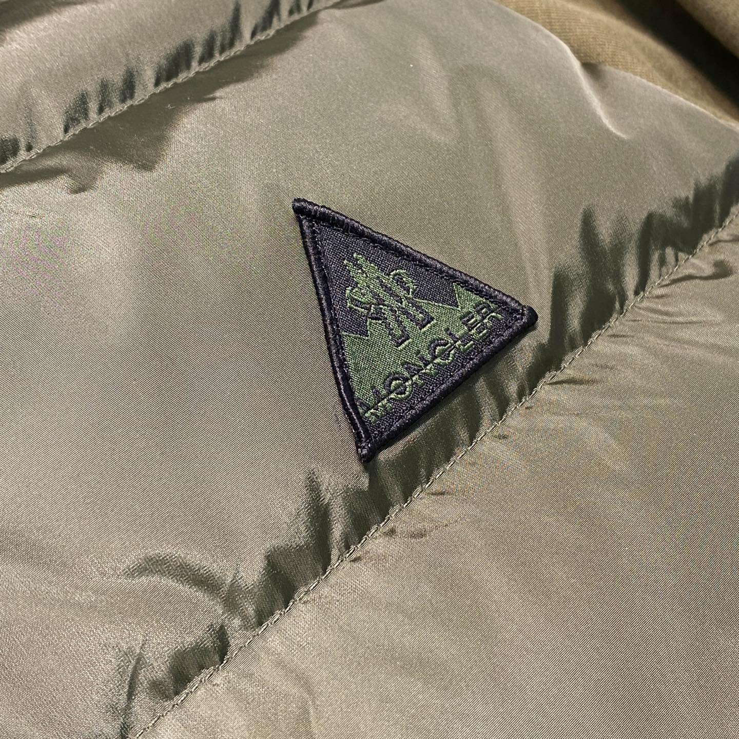 우븐 경량패딩 (Lightweight Woven Puffer Jacket)