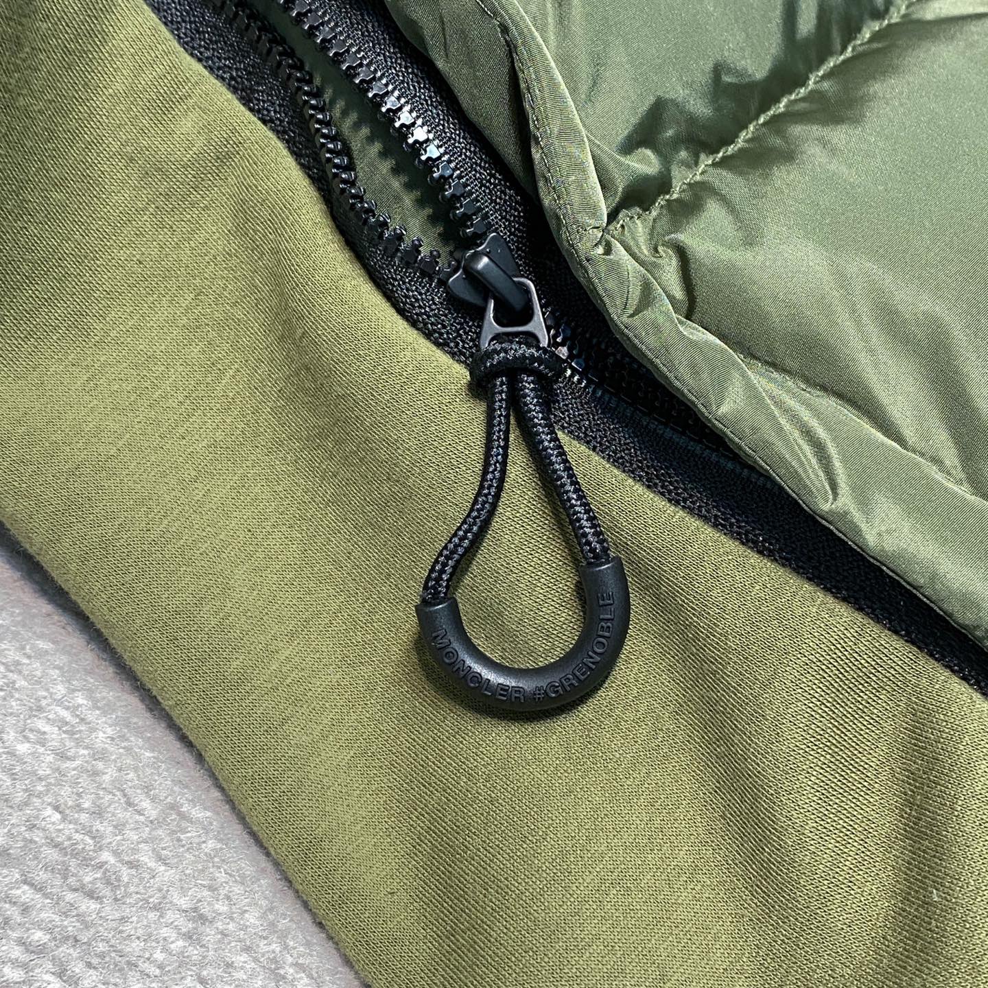 우븐 경량패딩 (Lightweight Woven Puffer Jacket)