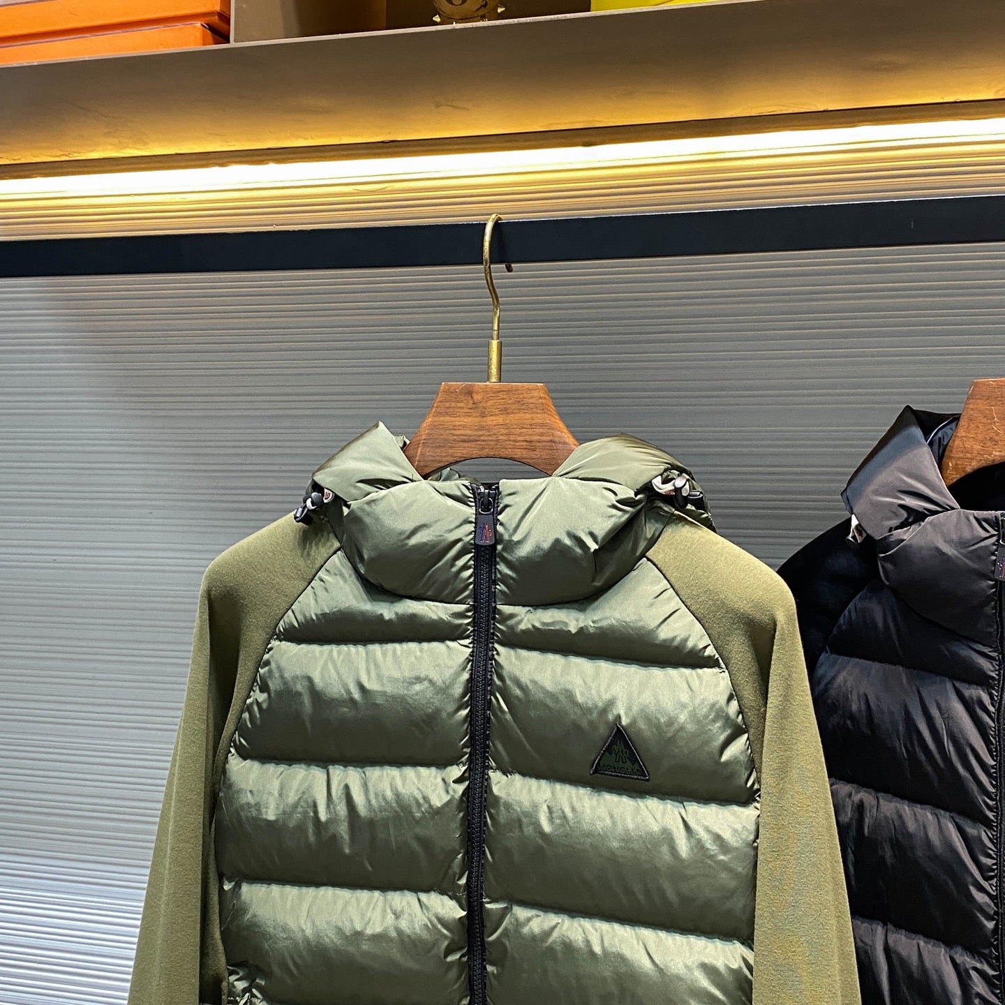 우븐 경량패딩 (Lightweight Woven Puffer Jacket)