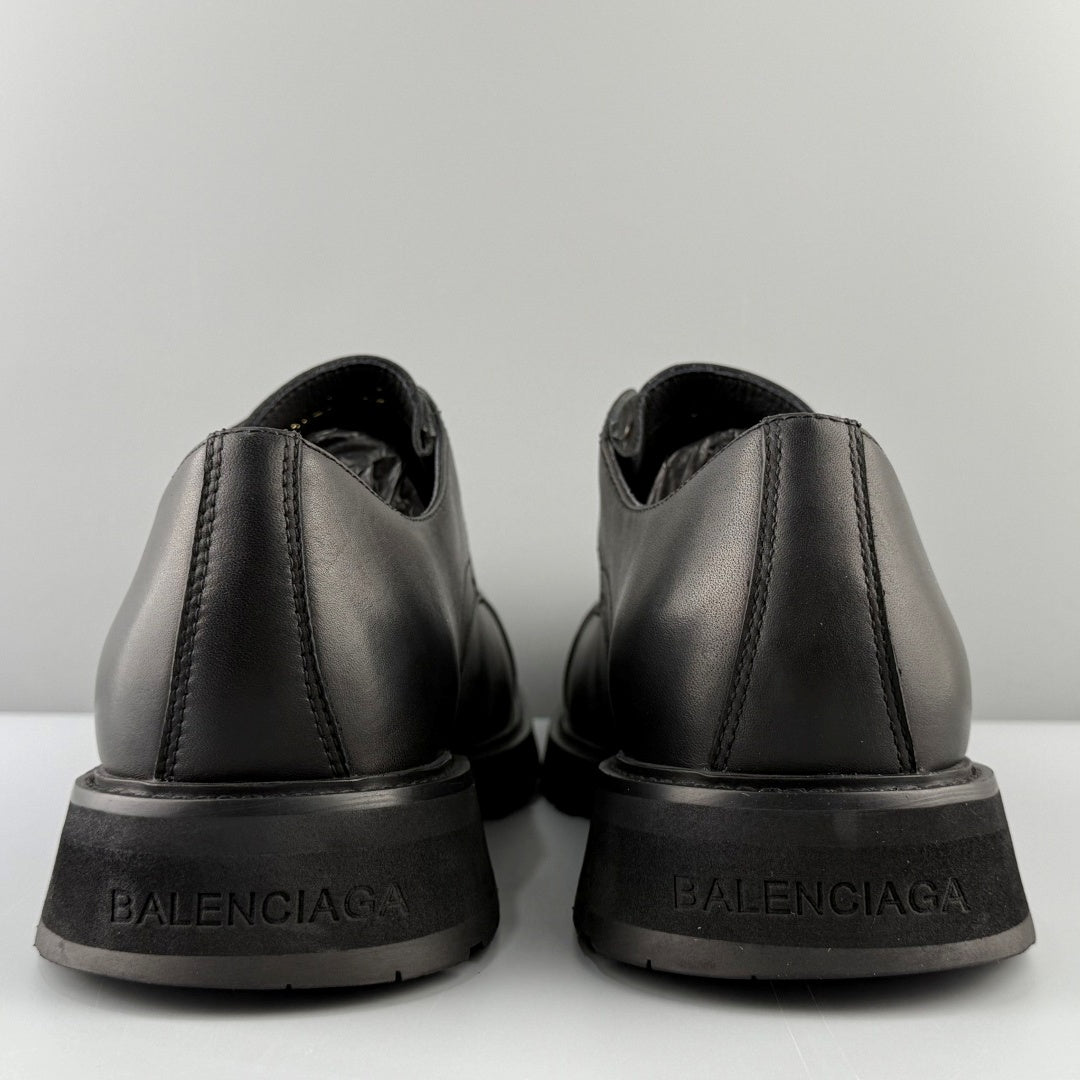 레이스업 더비 슈즈 (Lace-up derby shoes)