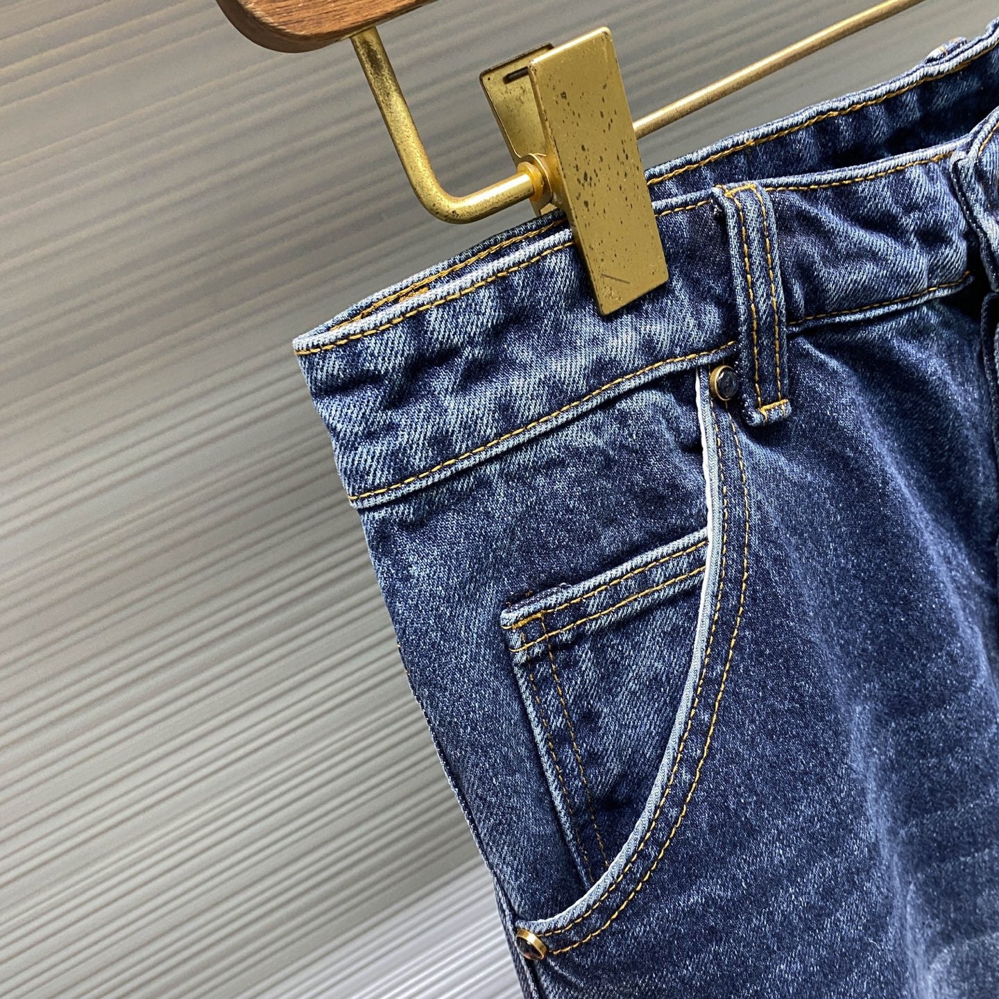 블루 워싱 청바지 (blue washed jeans)