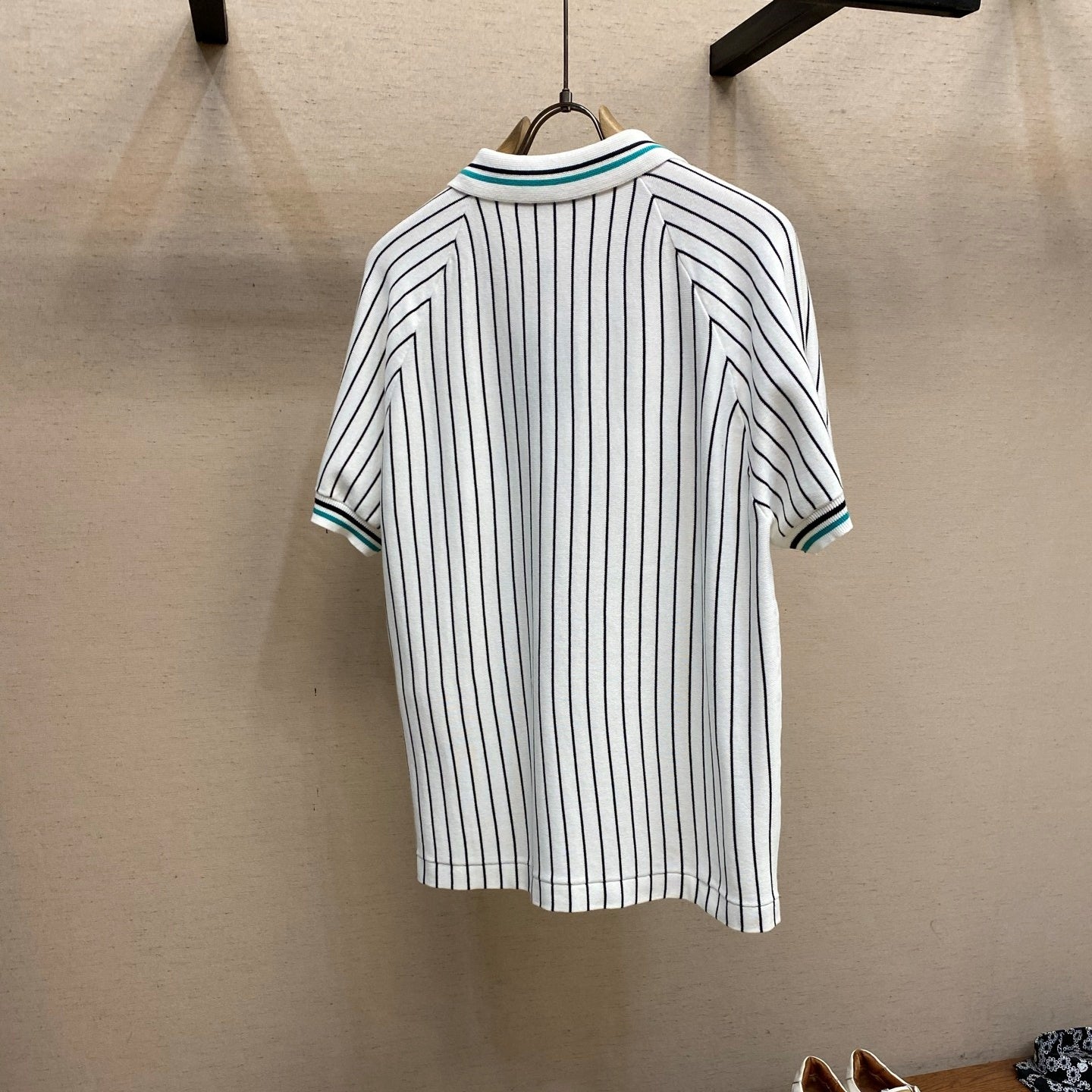 레터 배지 반팔티셔츠 (Letter badge short-sleeve T-shirt)