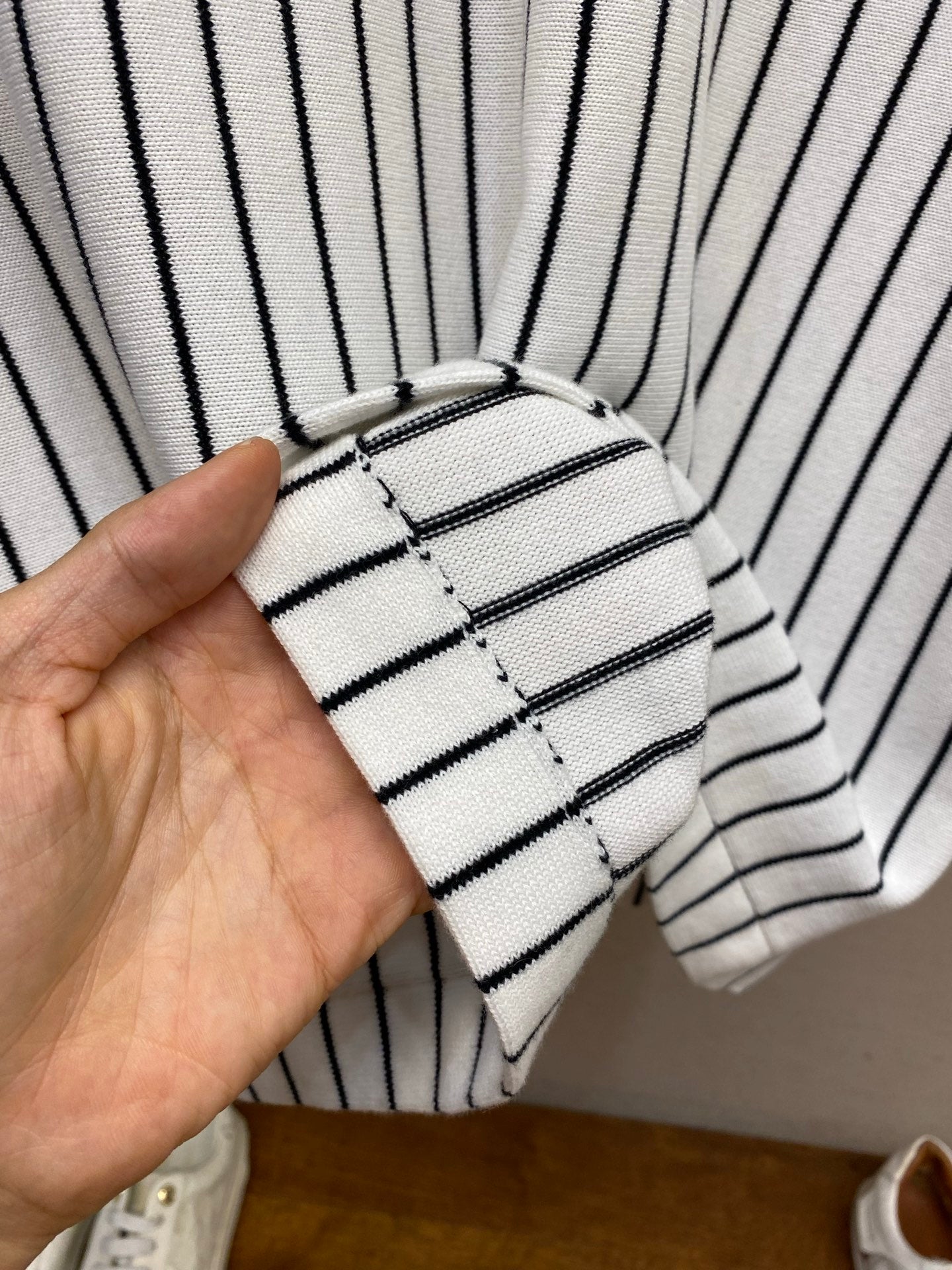 레터 배지 반팔티셔츠 (Letter badge short-sleeve T-shirt)