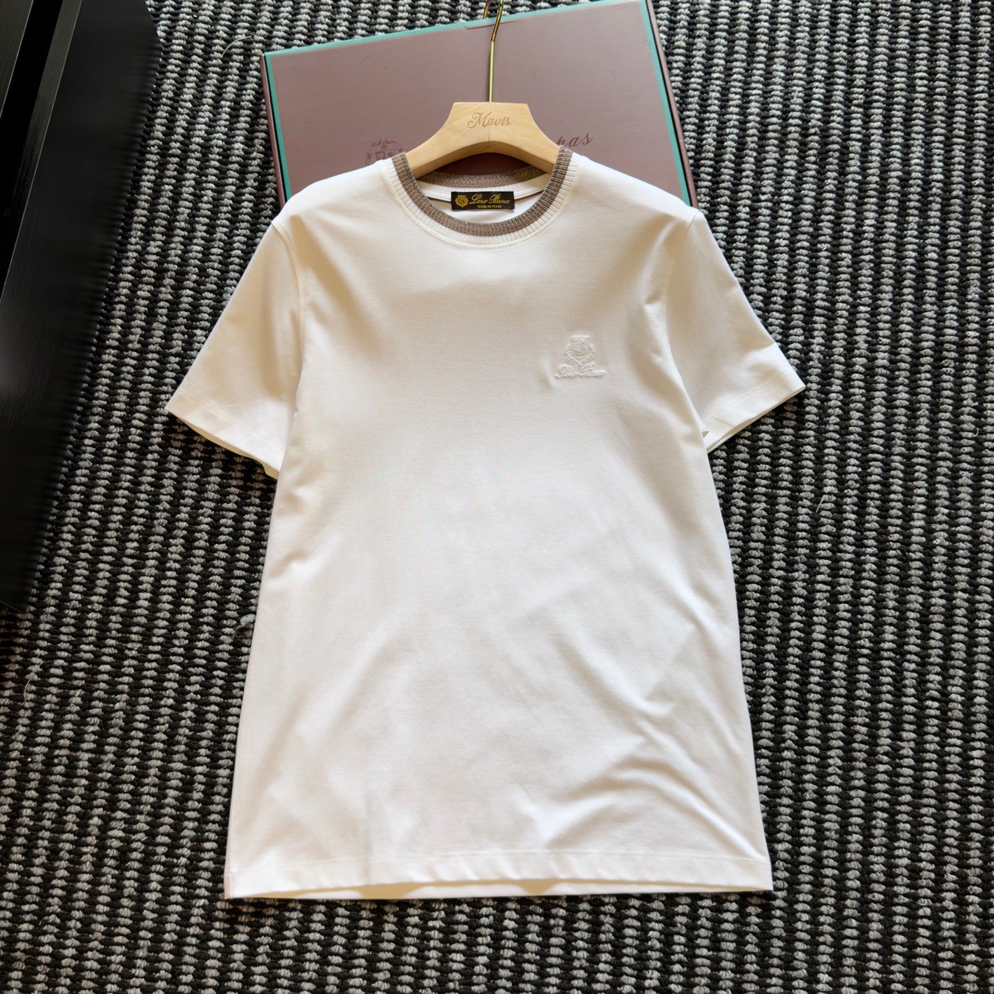 골지 칼라 반팔티셔츠 (ribbed collar short-sleeve t-shirt)