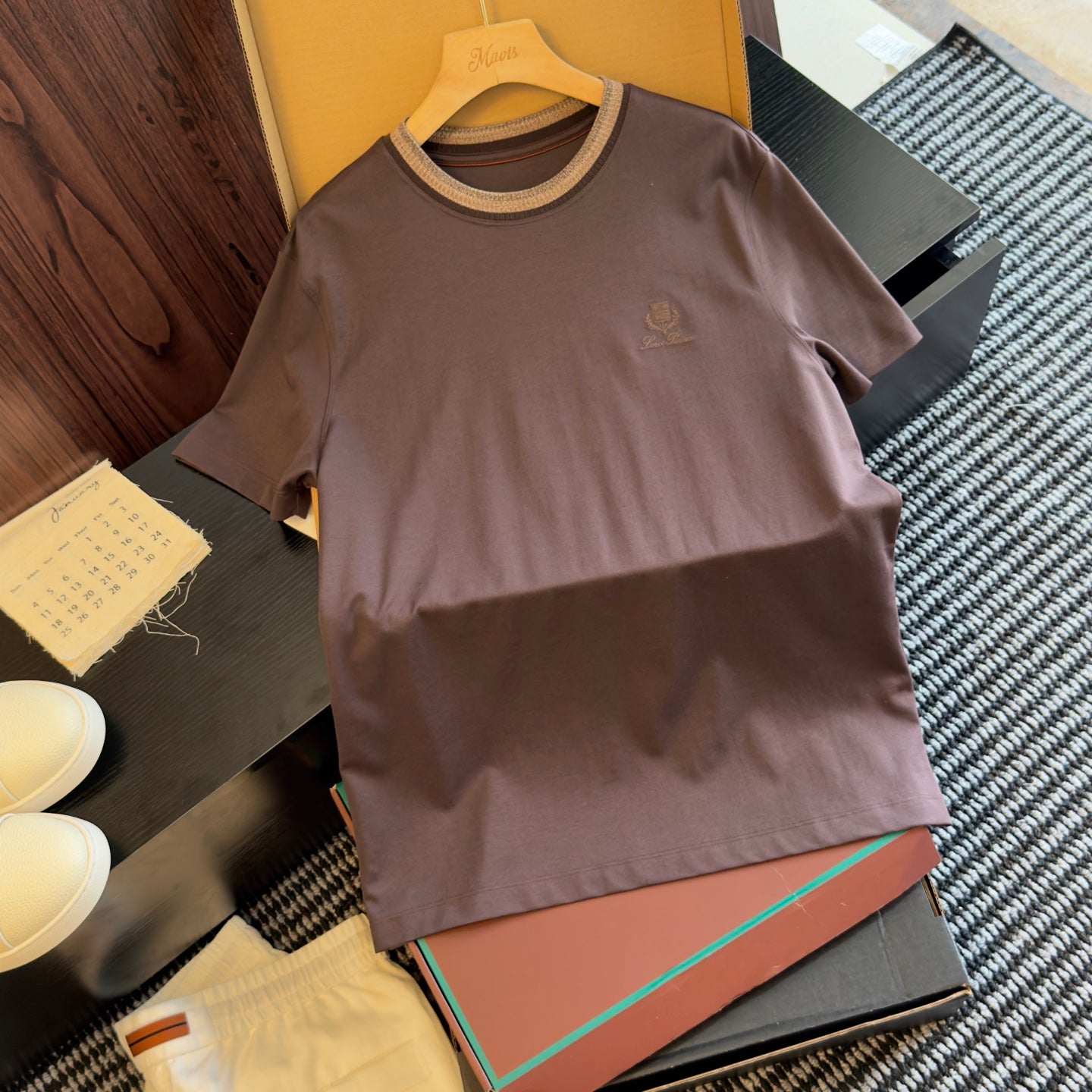 골지 칼라 반팔티셔츠 (ribbed collar short-sleeve t-shirt)