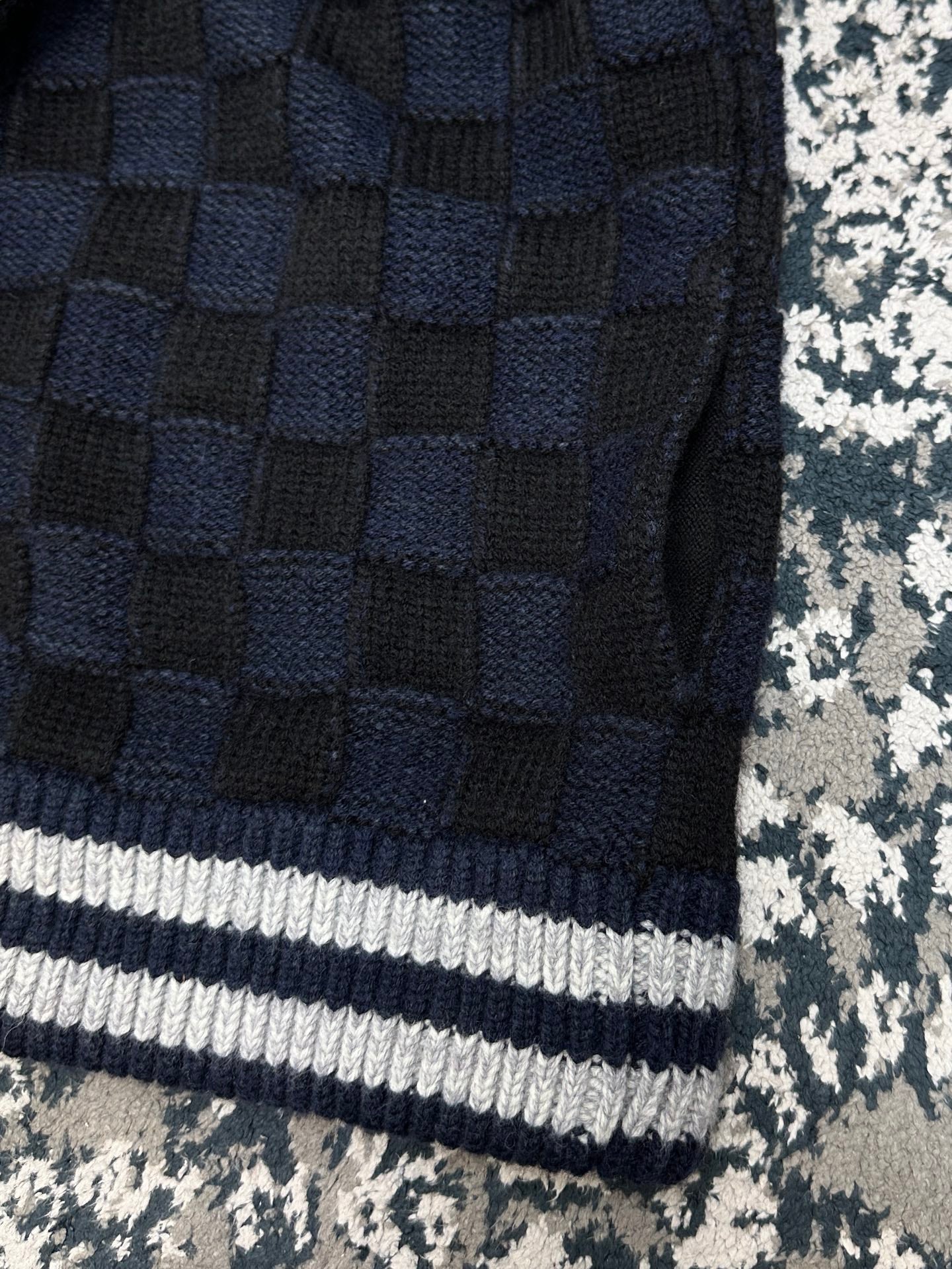 다미에 니트가디건 (Damier knit cardigan)