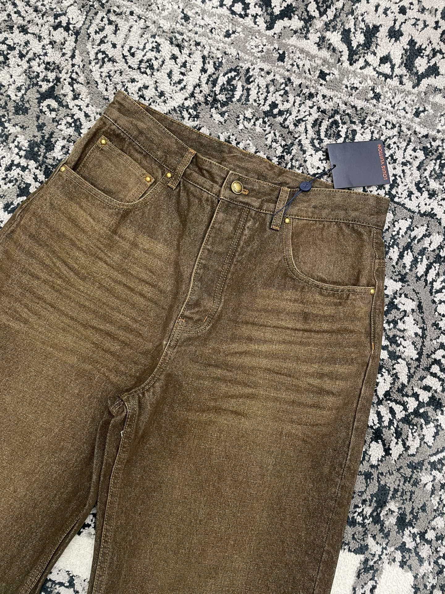 브론즈 데님 재킷, 청바지 (Bronze denim jacket, jeans)