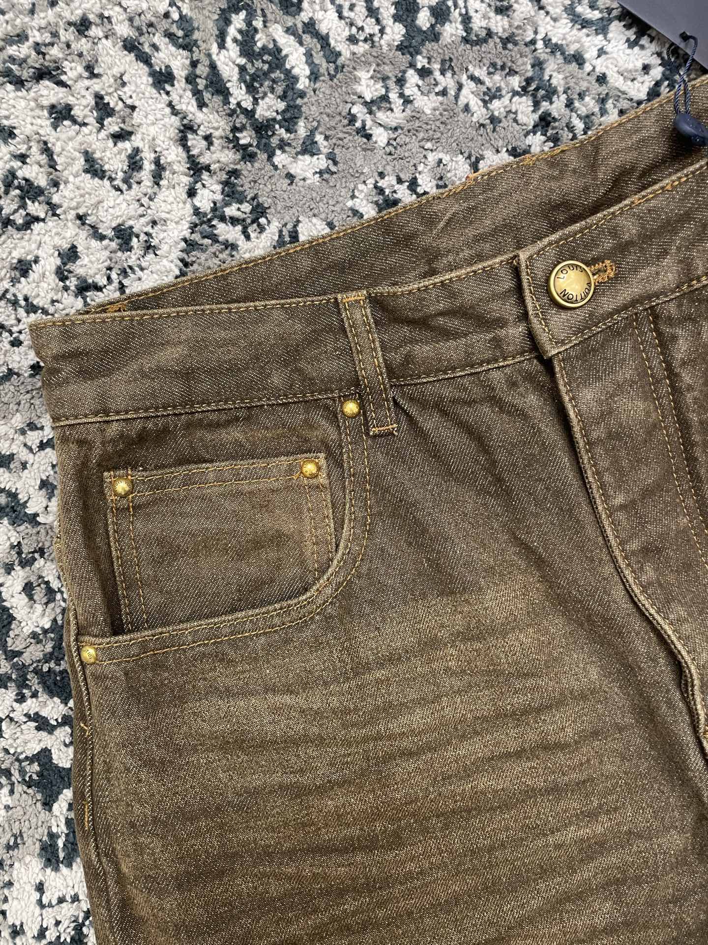 브론즈 데님 재킷, 청바지 (Bronze denim jacket, jeans)