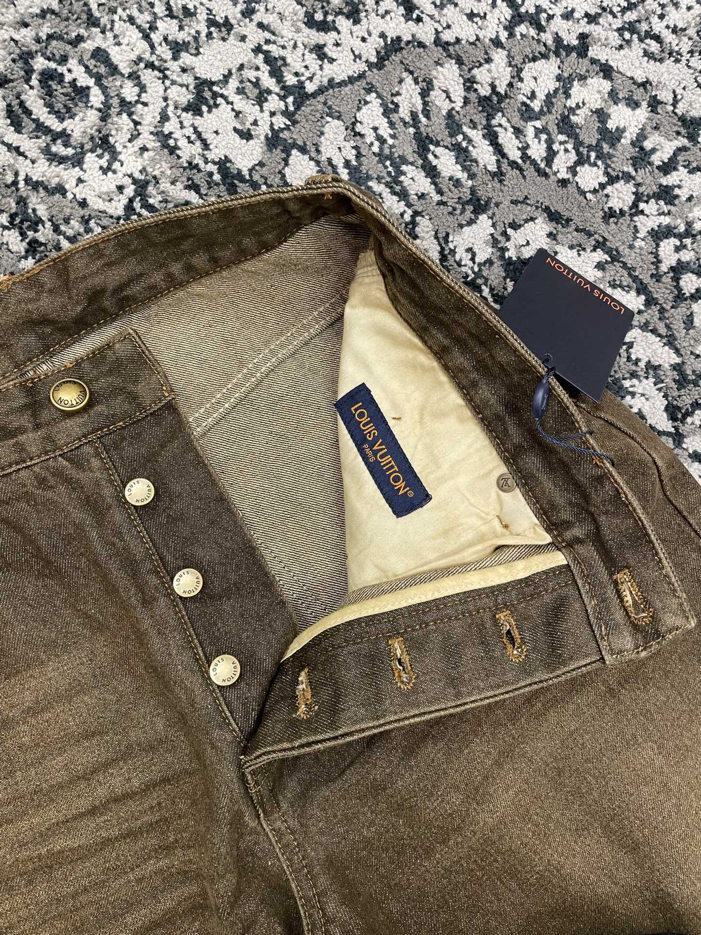 브론즈 데님 재킷, 청바지 (Bronze denim jacket, jeans)