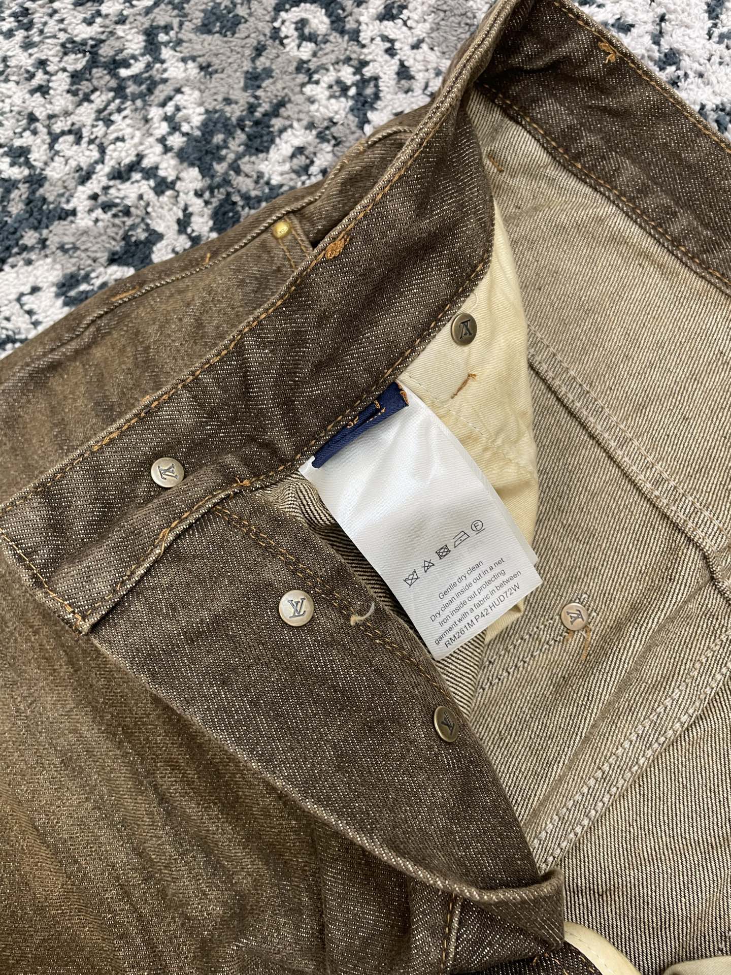 브론즈 데님 재킷, 청바지 (Bronze denim jacket, jeans)