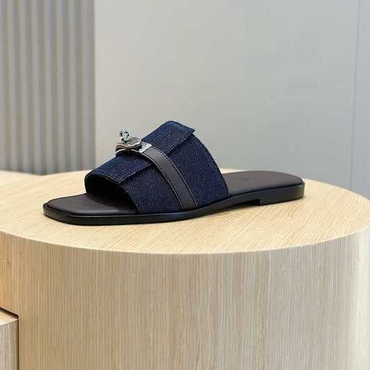 버클 샌들 (buckle sandals)