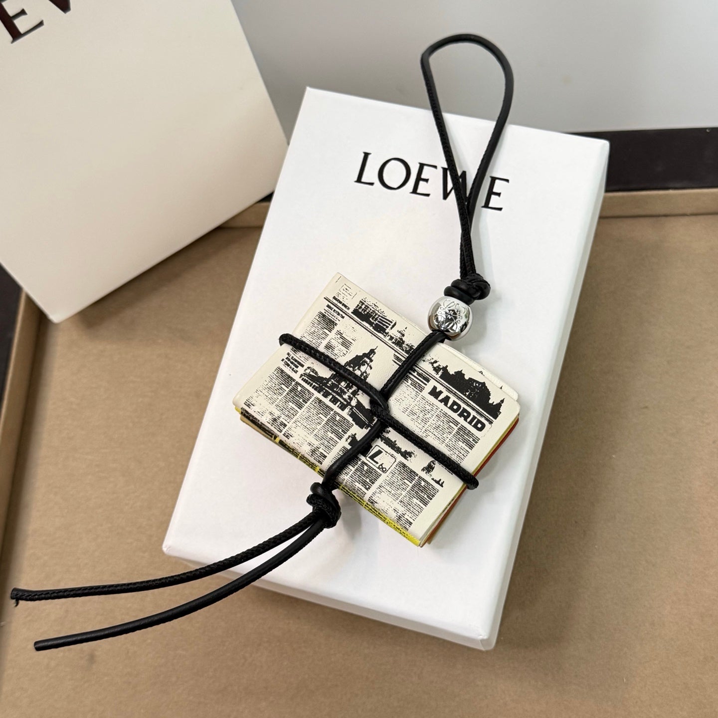 페블 참 (pebble charm)