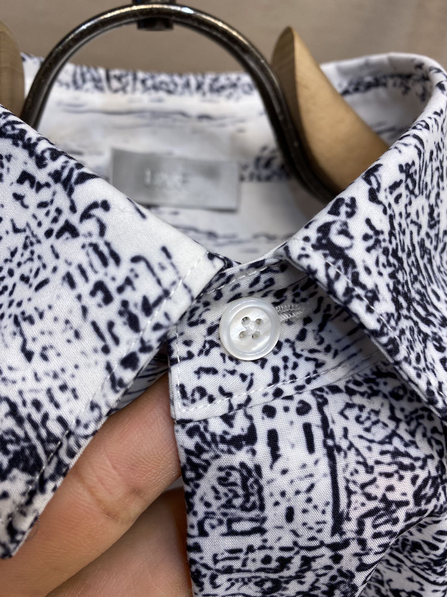 모노톤 셔츠 (Monotone shirt)