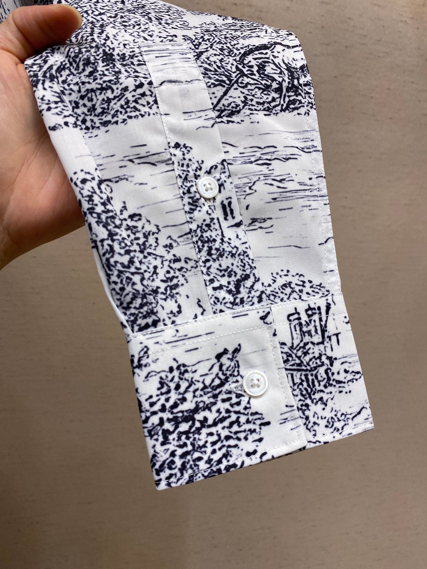 모노톤 셔츠 (Monotone shirt)