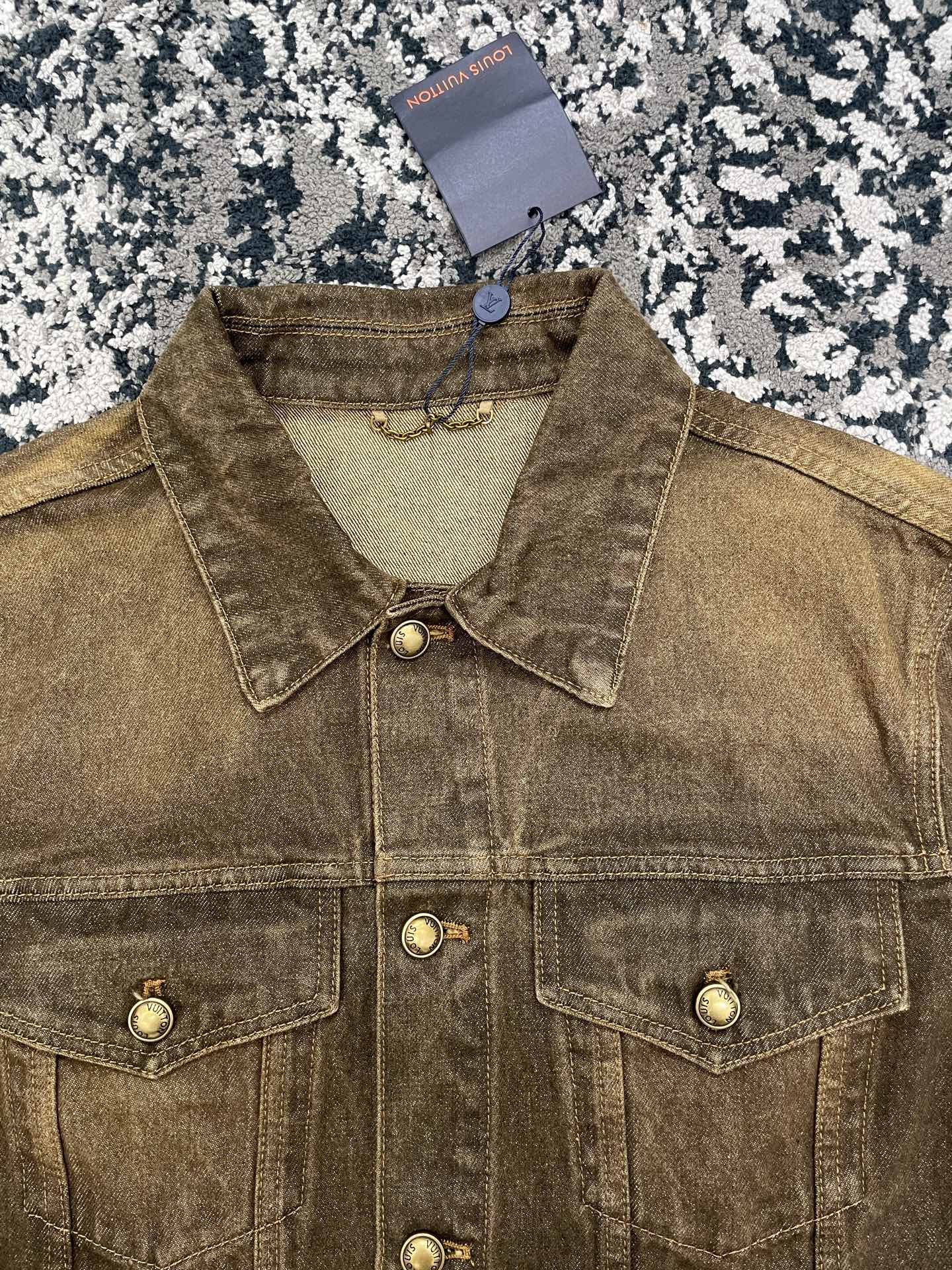 브론즈 데님 재킷, 청바지 (Bronze denim jacket, jeans)