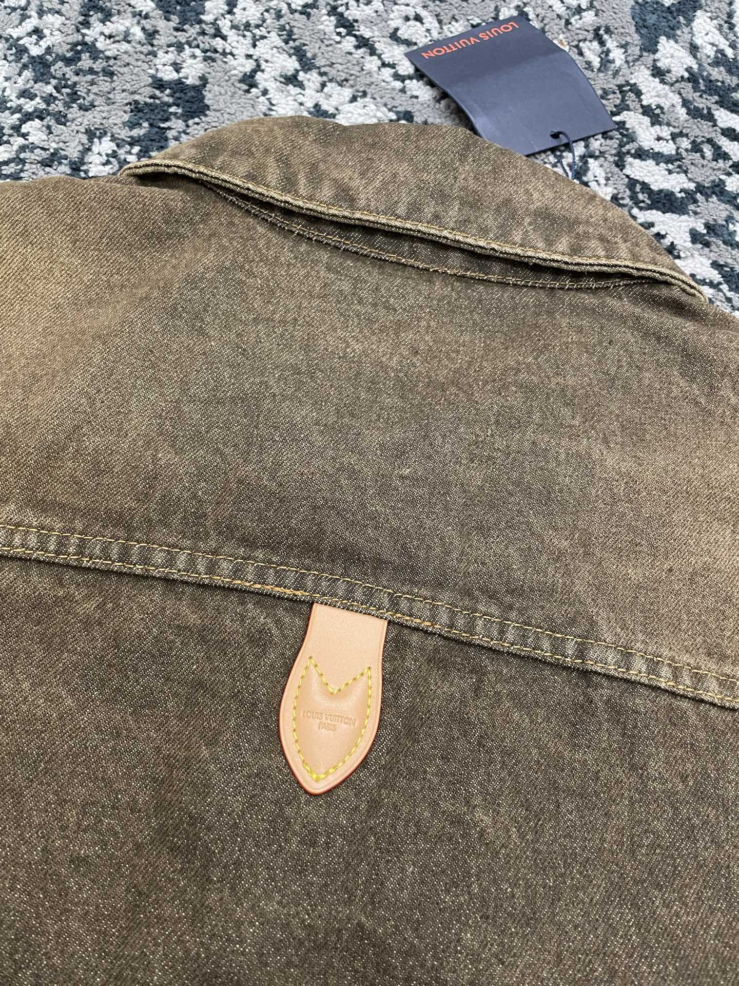 브론즈 데님 재킷, 청바지 (Bronze denim jacket, jeans)