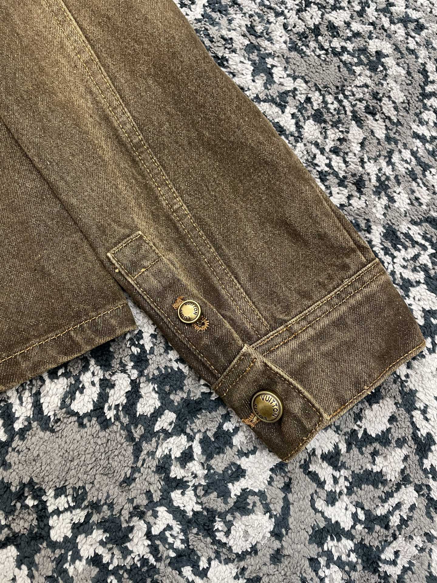 브론즈 데님 재킷, 청바지 (Bronze denim jacket, jeans)