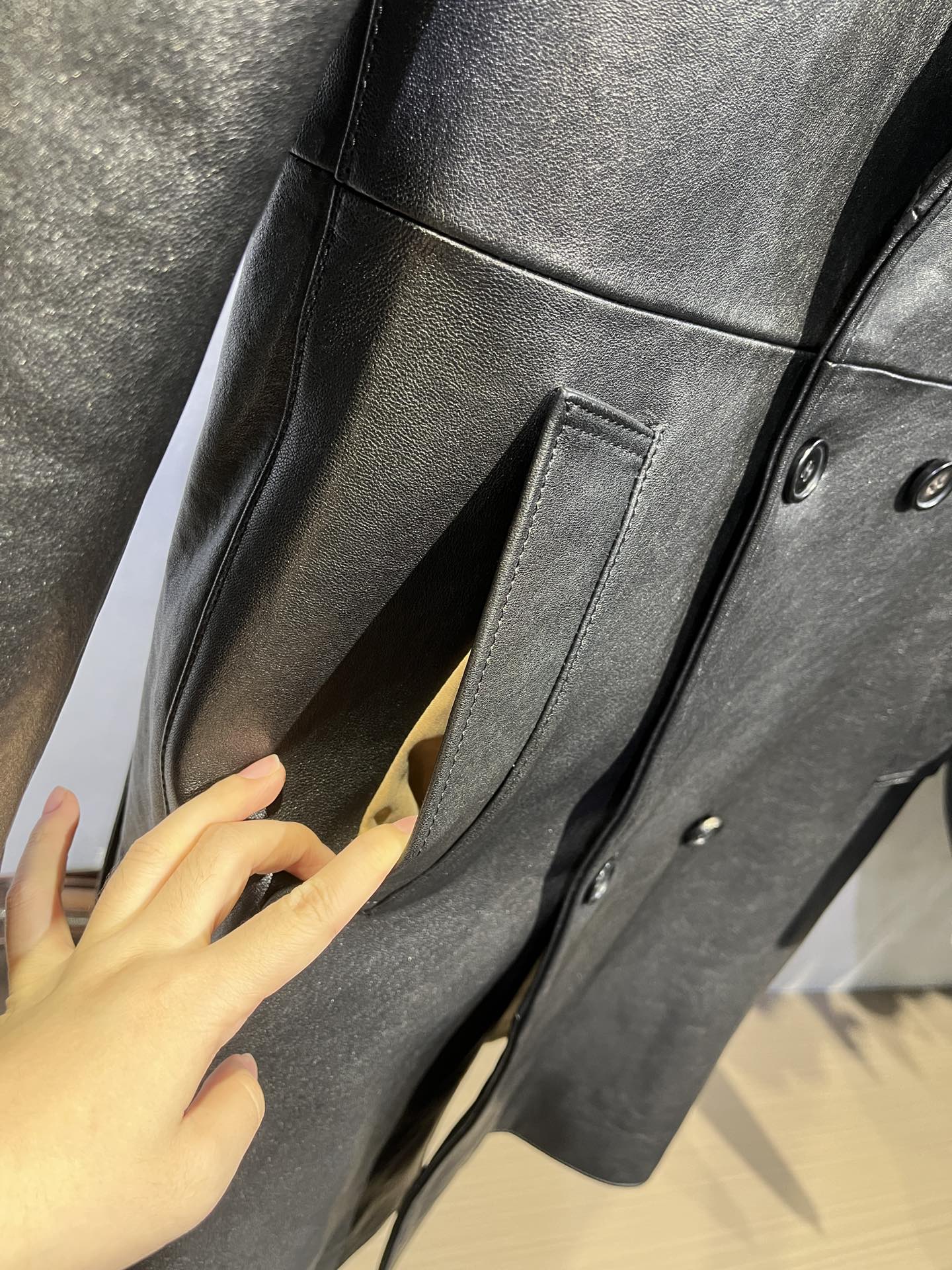 램스킨 트렌치 코트 (Lambskin trench coat)
