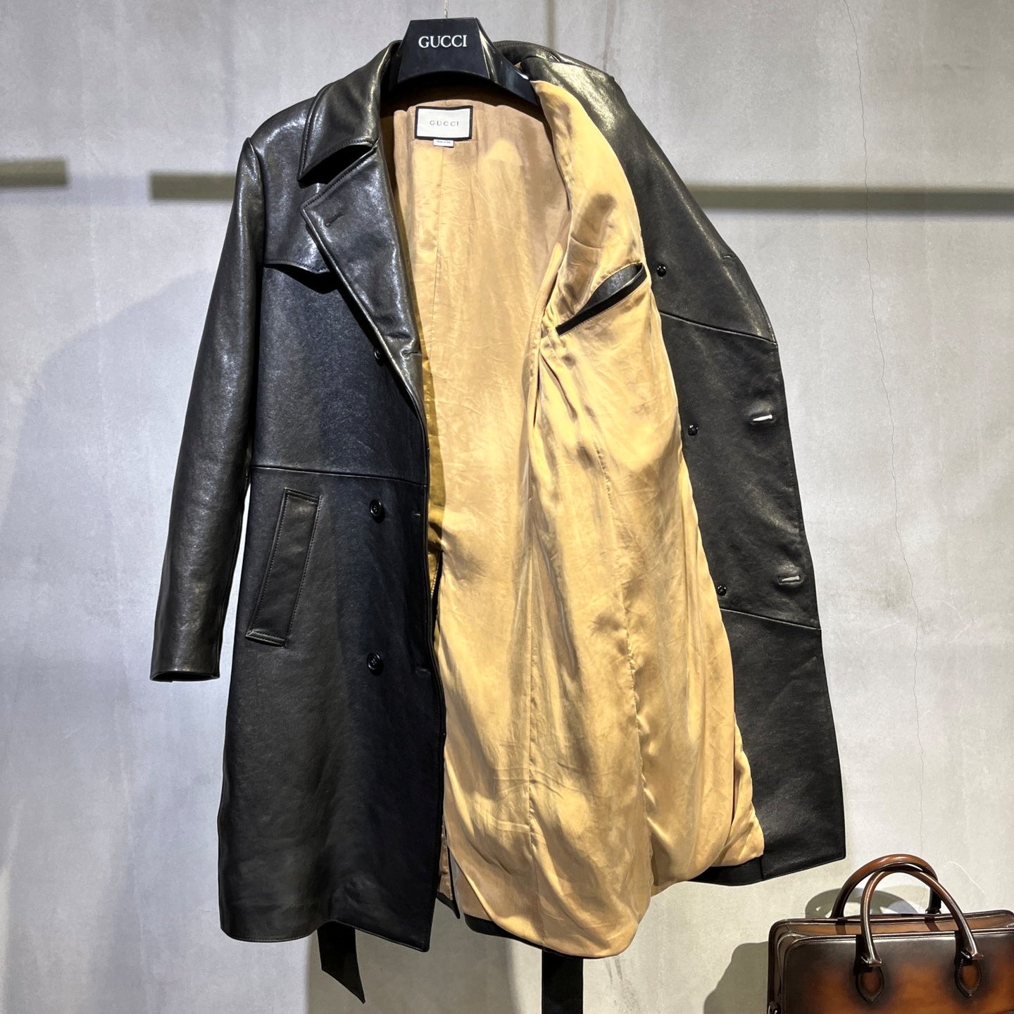 램스킨 트렌치 코트 (Lambskin trench coat)