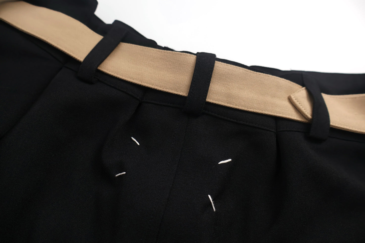 벨트 팬츠 (belted pants)