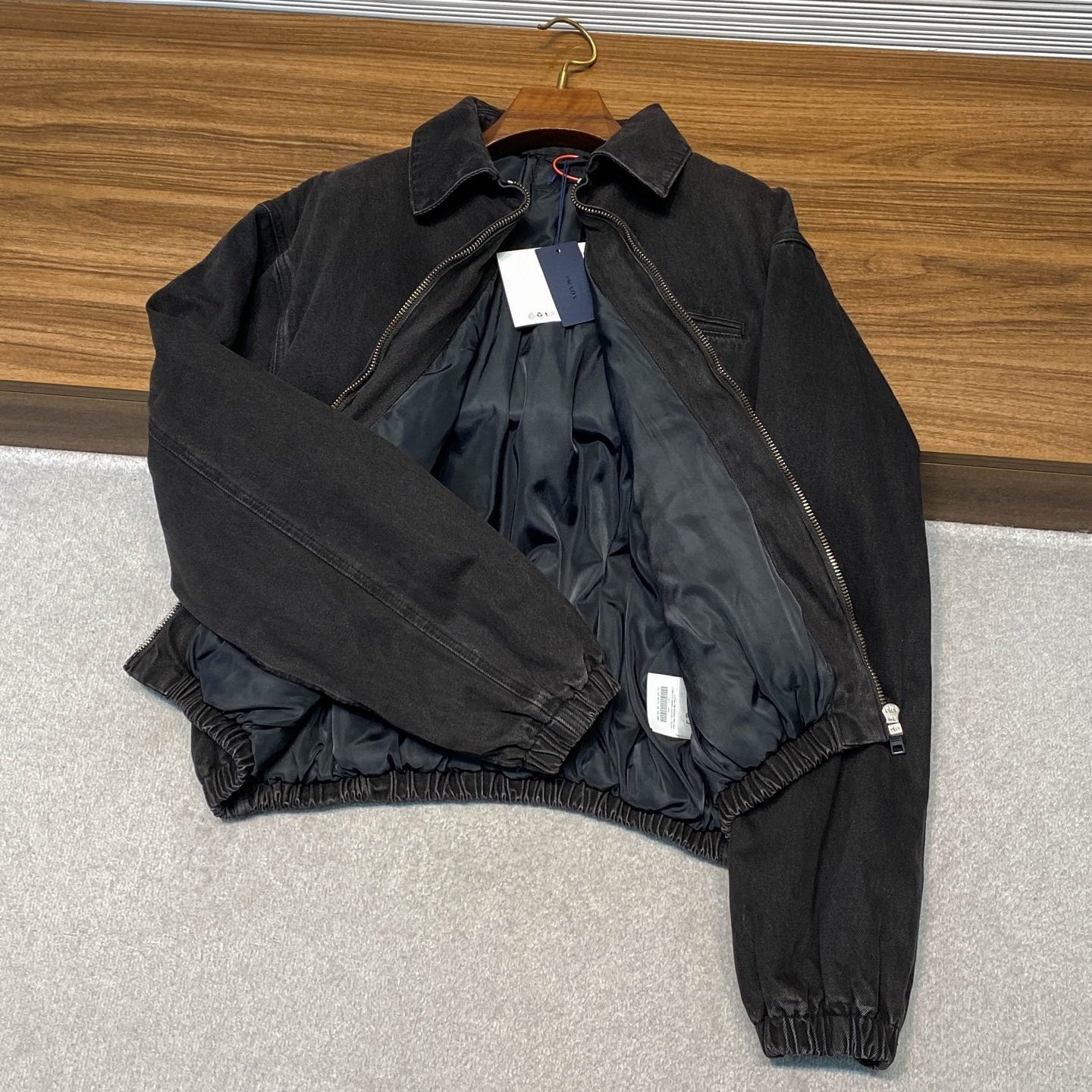 블랙워시드 데님재킷 (Black washed denim jacket)