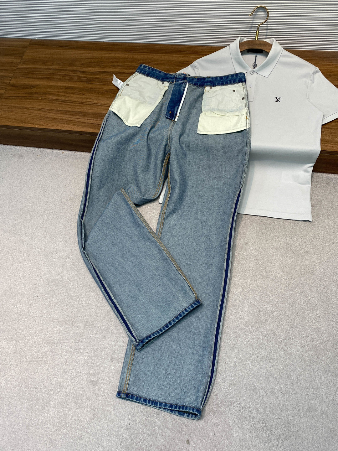 인디고 워싱 청바지 (Indigo washed jeans)