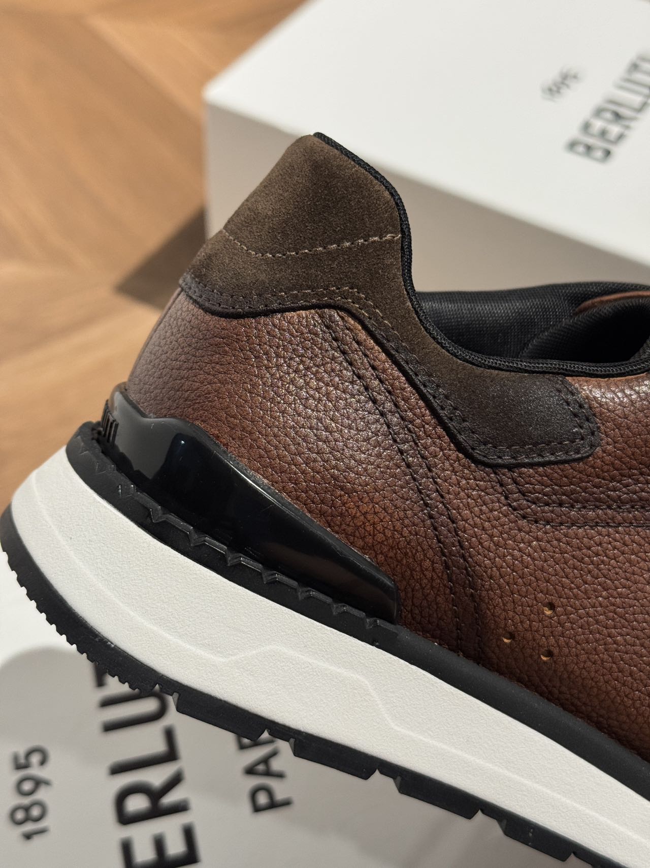 패스트 트랙 스니커즈 (Fast Track Sneakers)