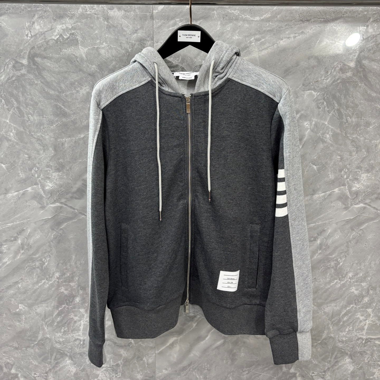 컬러 블록 트레이닝복 (Color-block tracksuit)