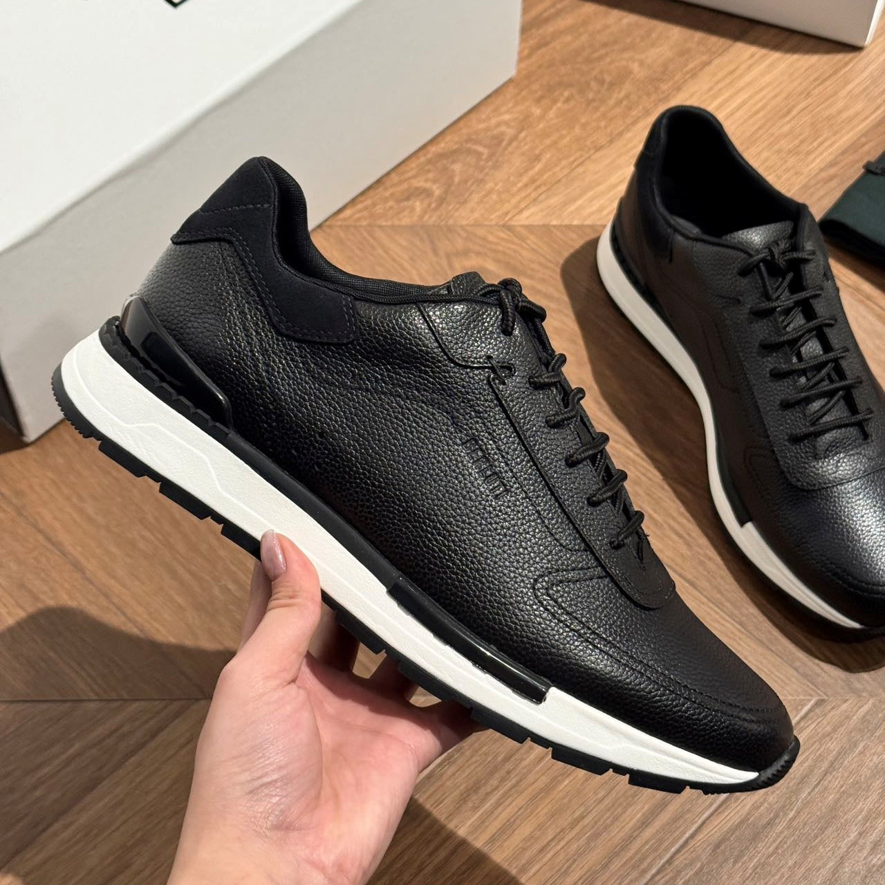 패스트 트랙 스니커즈 (Fast Track Sneakers)