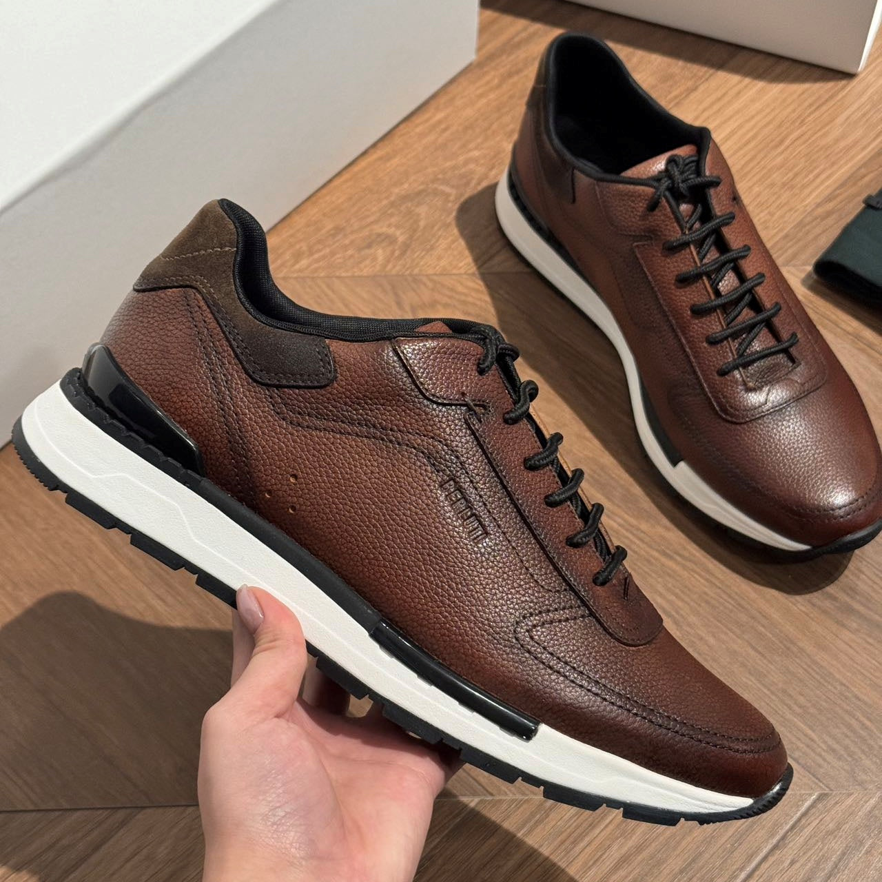 패스트 트랙 스니커즈 (Fast Track Sneakers)