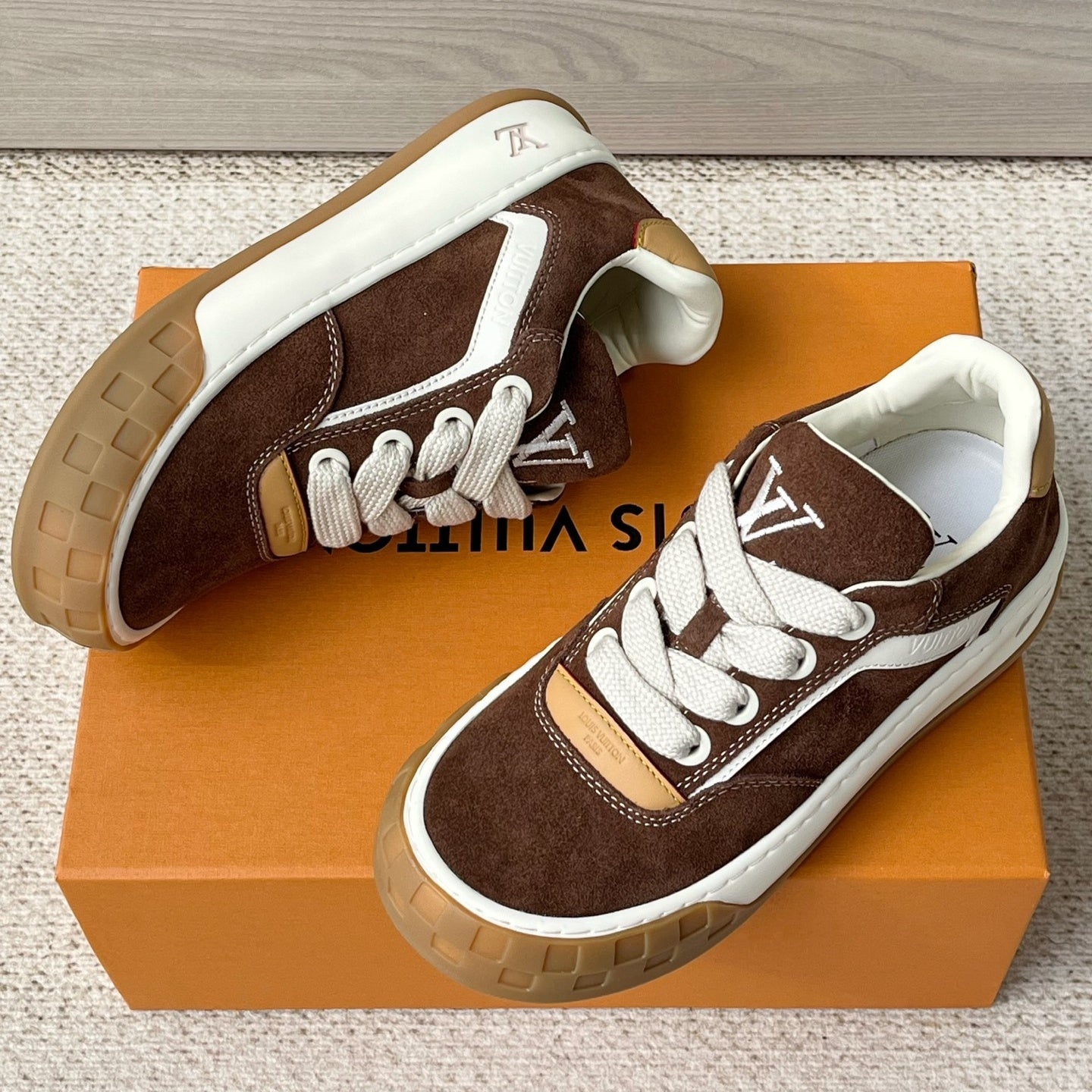 트레이너 스니커즈 (trainer sneakers)