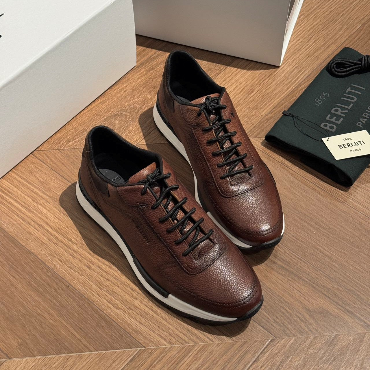 패스트 트랙 스니커즈 (Fast Track Sneakers)
