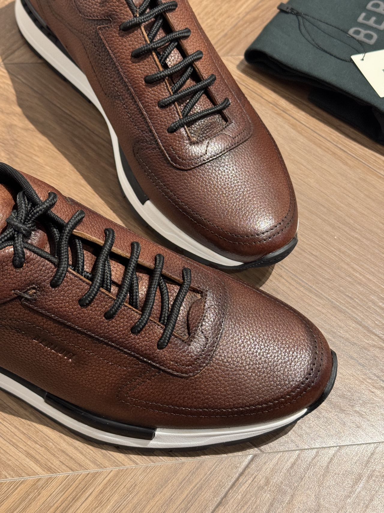 패스트 트랙 스니커즈 (Fast Track Sneakers)