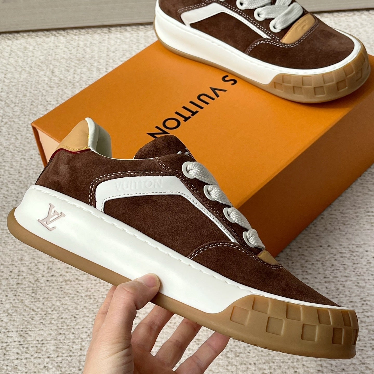 트레이너 스니커즈 (trainer sneakers)