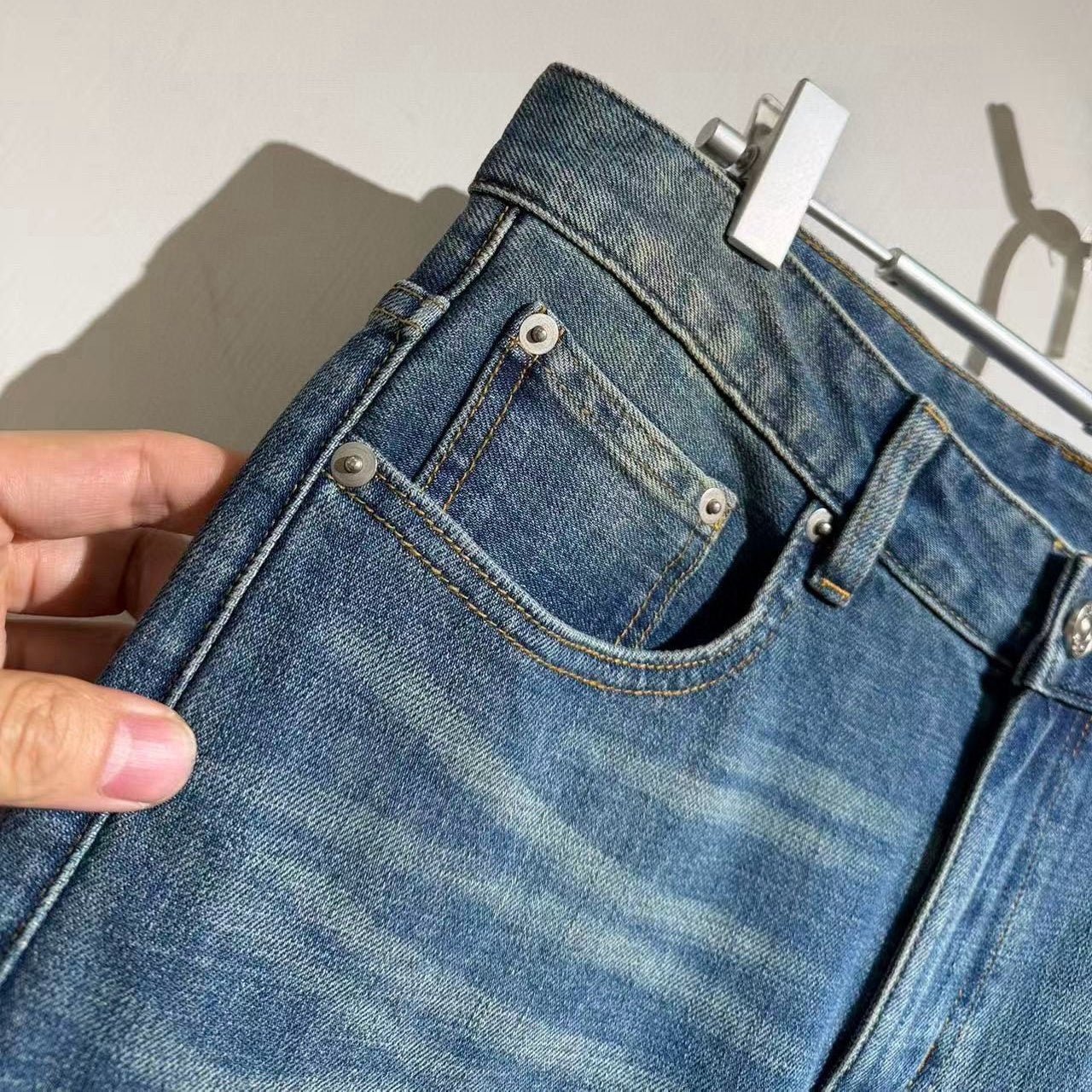 라이트 애저 청바지 (Light Azure Jeans)