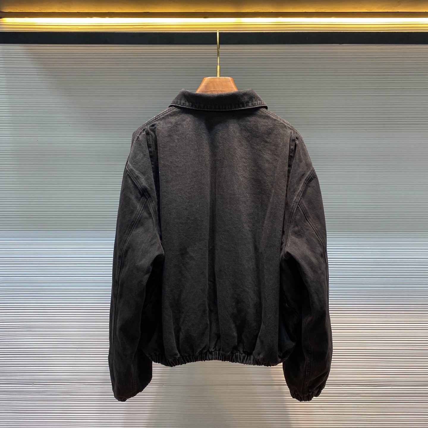 블랙워시드 데님재킷 (Black washed denim jacket)