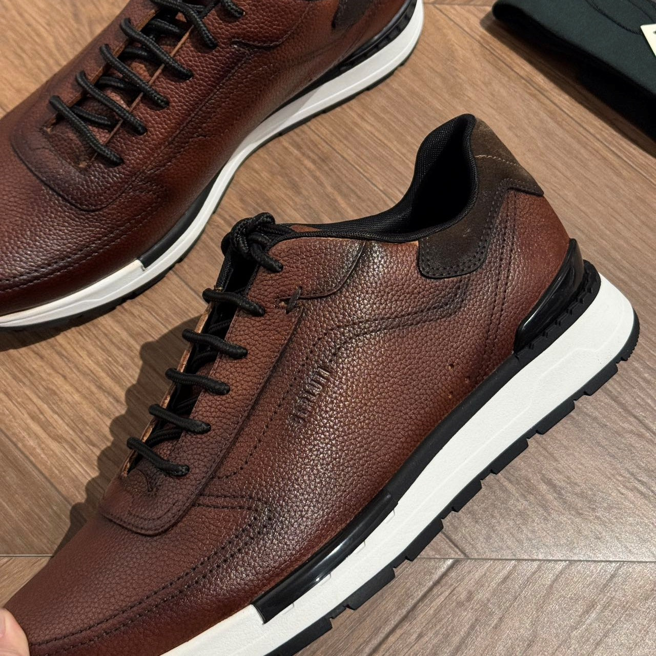 패스트 트랙 스니커즈 (Fast Track Sneakers)