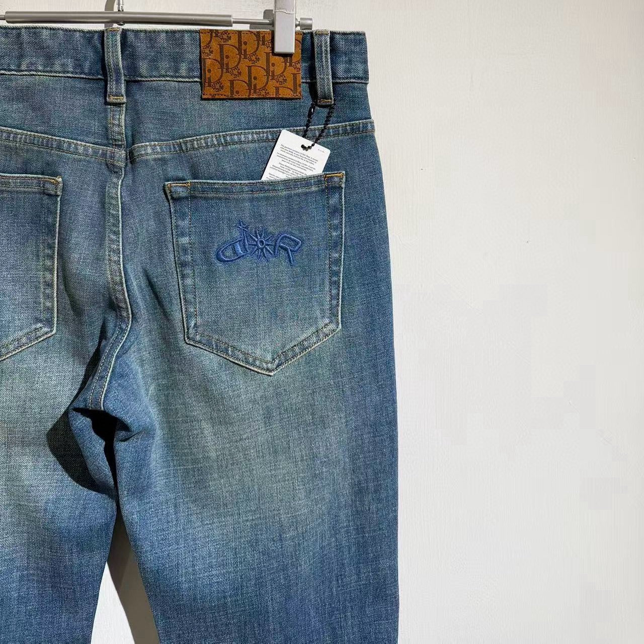 라이트 애저 청바지 (Light Azure Jeans)