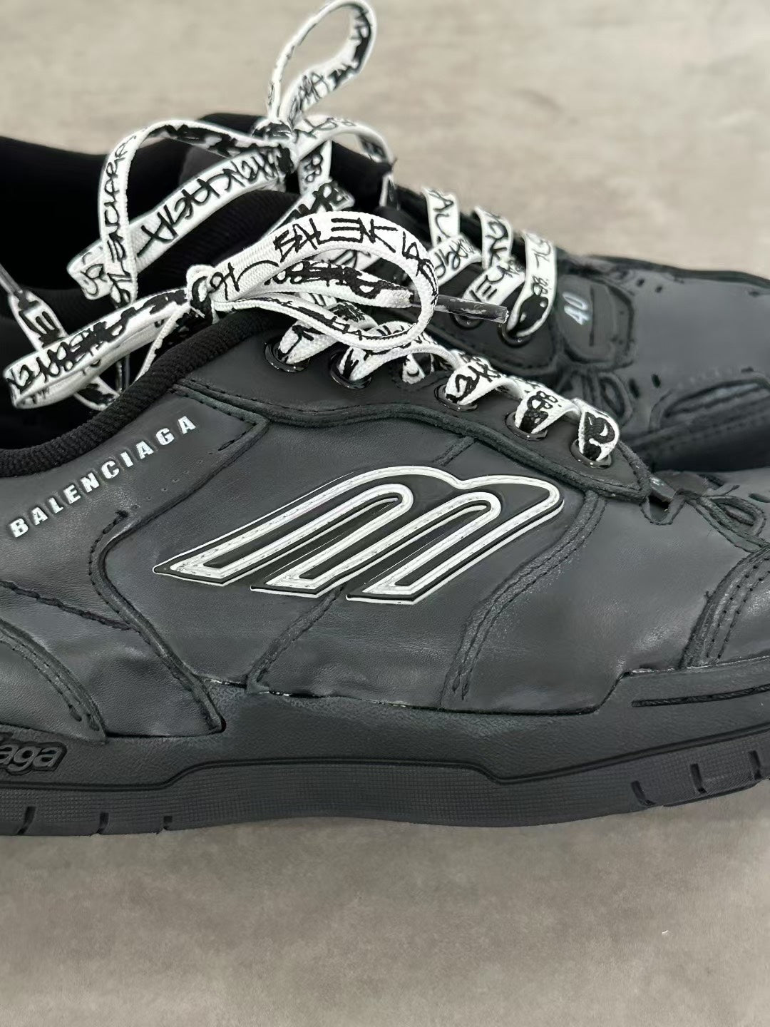 햄튼슨 원아웃 스니커즈 (Hamptonson One Out Sneakers)