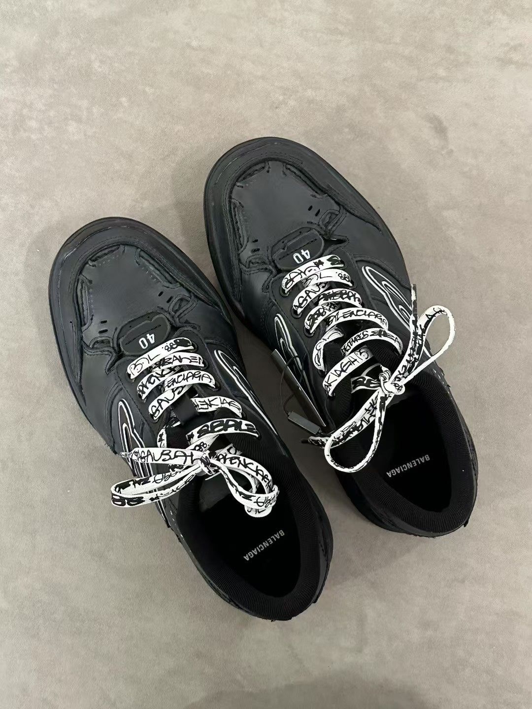 햄튼슨 원아웃 스니커즈 (Hamptonson One Out Sneakers)