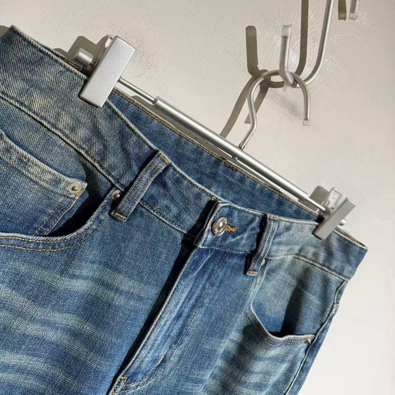 라이트 애저 청바지 (Light Azure Jeans)