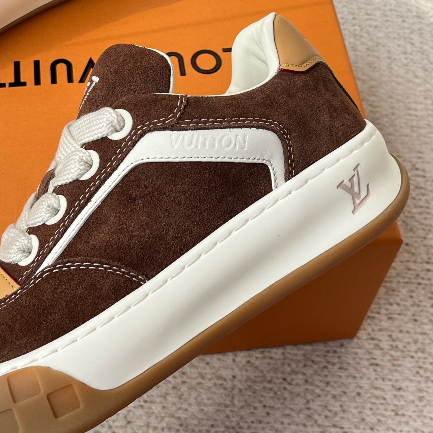 트레이너 스니커즈 (trainer sneakers)