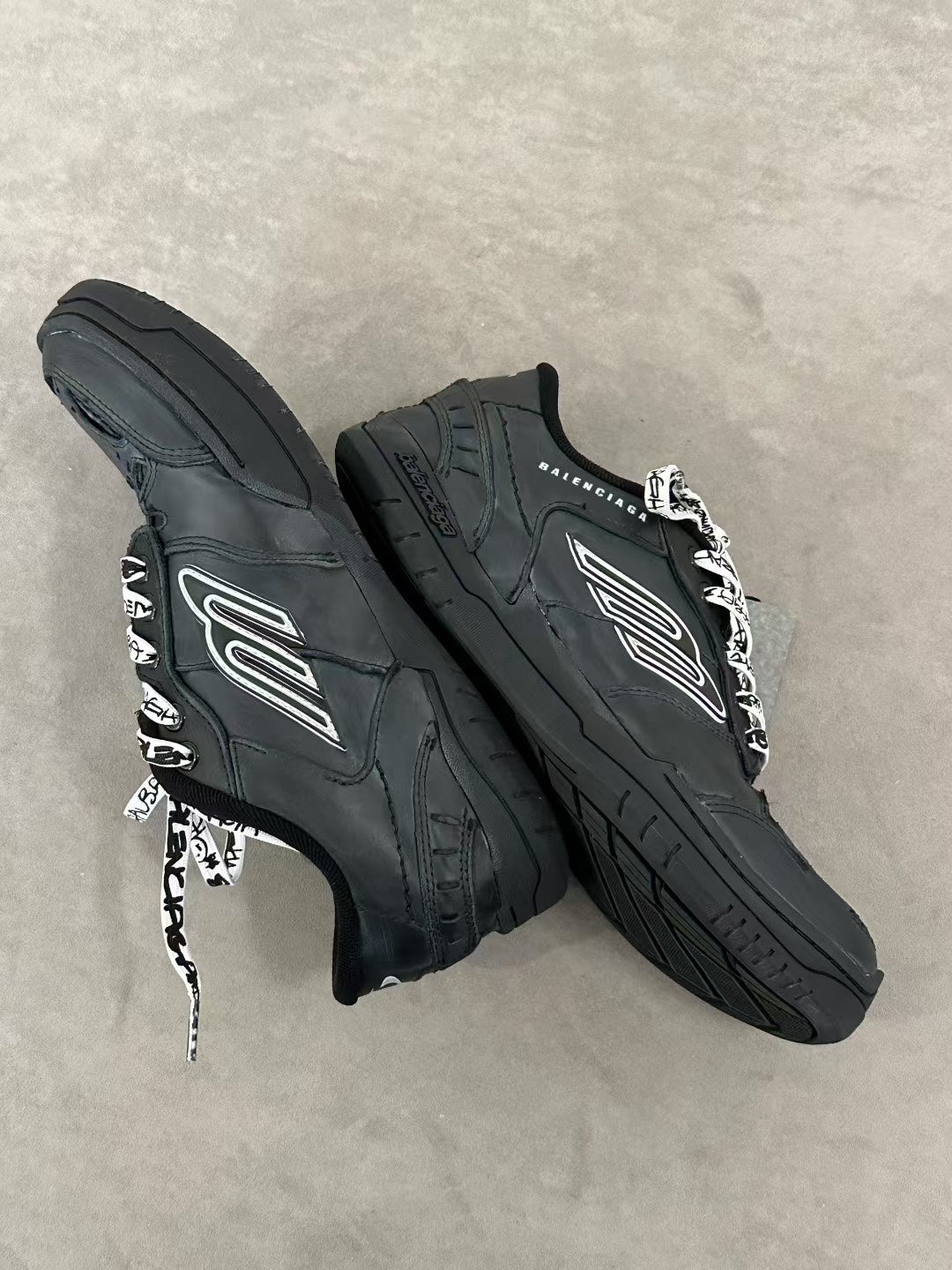 햄튼슨 원아웃 스니커즈 (Hamptonson One Out Sneakers)