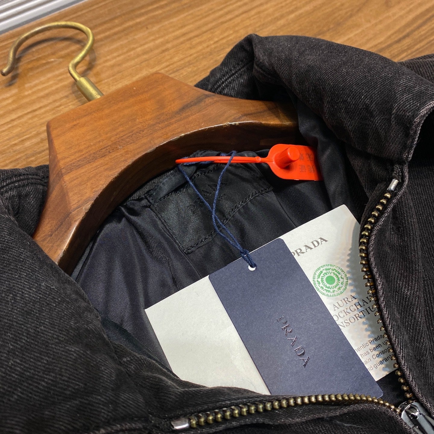 블랙워시드 데님재킷 (Black washed denim jacket)