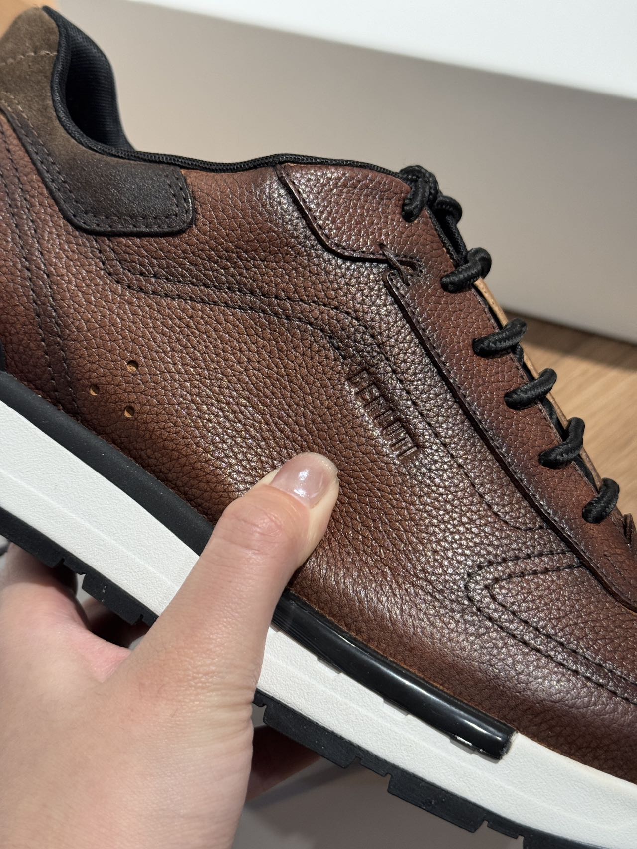패스트 트랙 스니커즈 (Fast Track Sneakers)