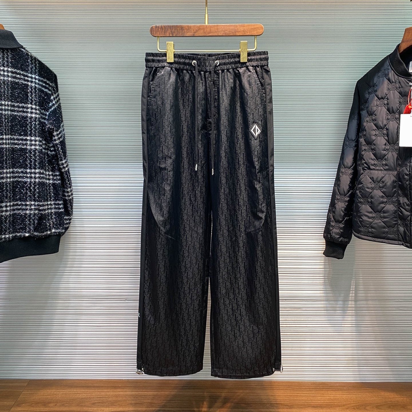 톤온톤 자카드 팬츠 (Tone-on-tone jacquard pants)