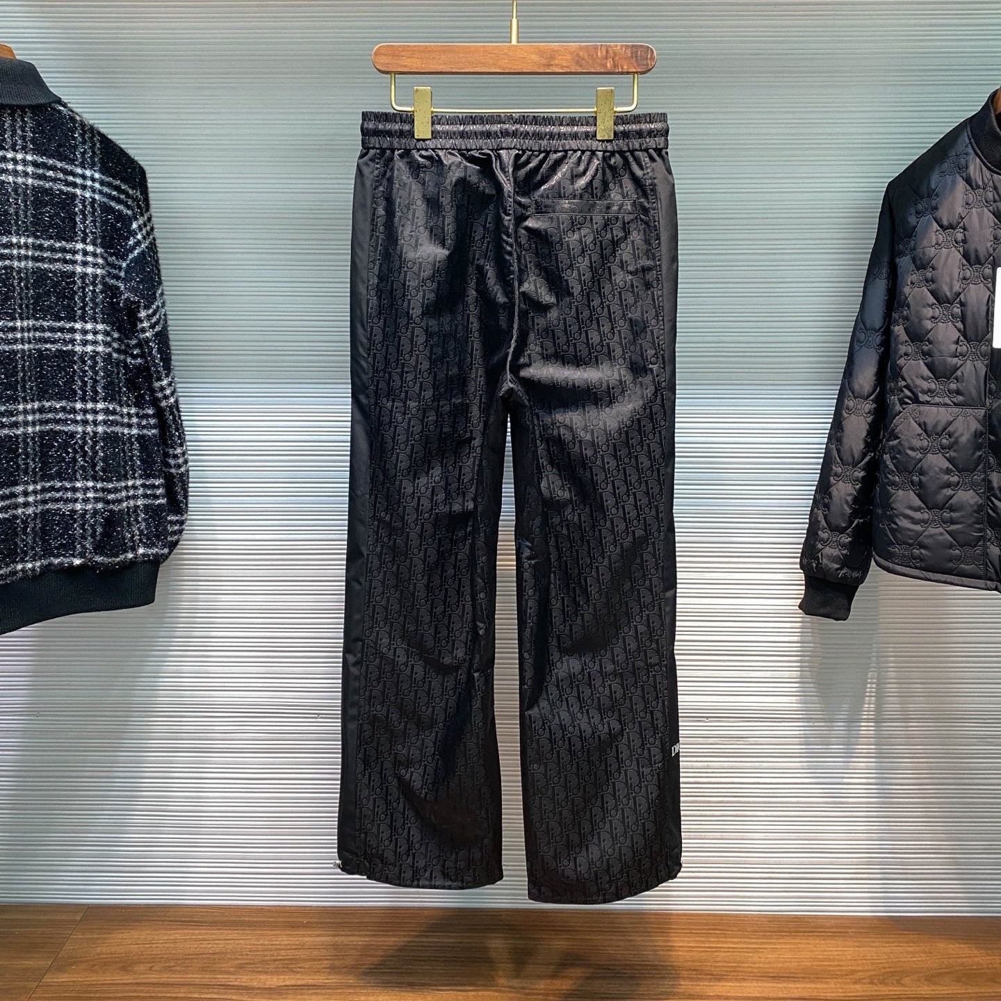 톤온톤 자카드 팬츠 (Tone-on-tone jacquard pants)